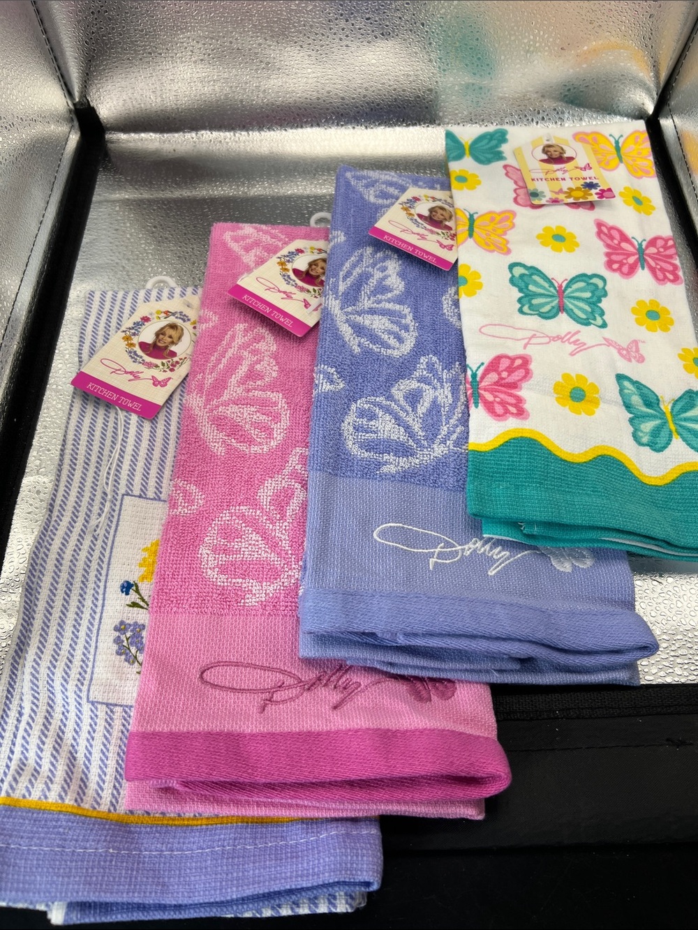 Dolly Party Kitchen Towels. 4pc NWT.